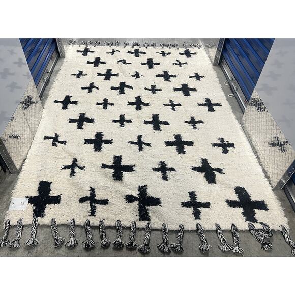 Urban Outfitters Allover Cross Shag Rag Rug 5 x 7 ft Black White - Picture 3 of 7